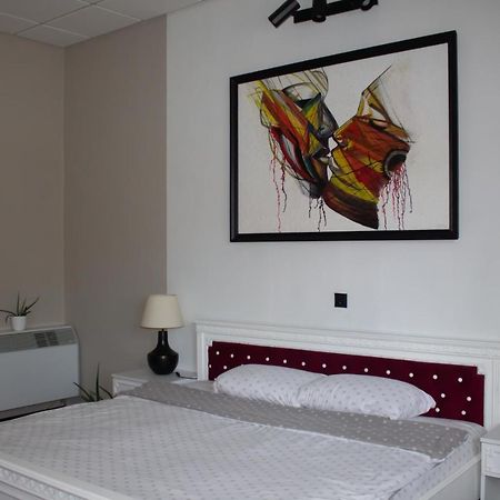 Yox Apartment 1 Oradea Exterior foto