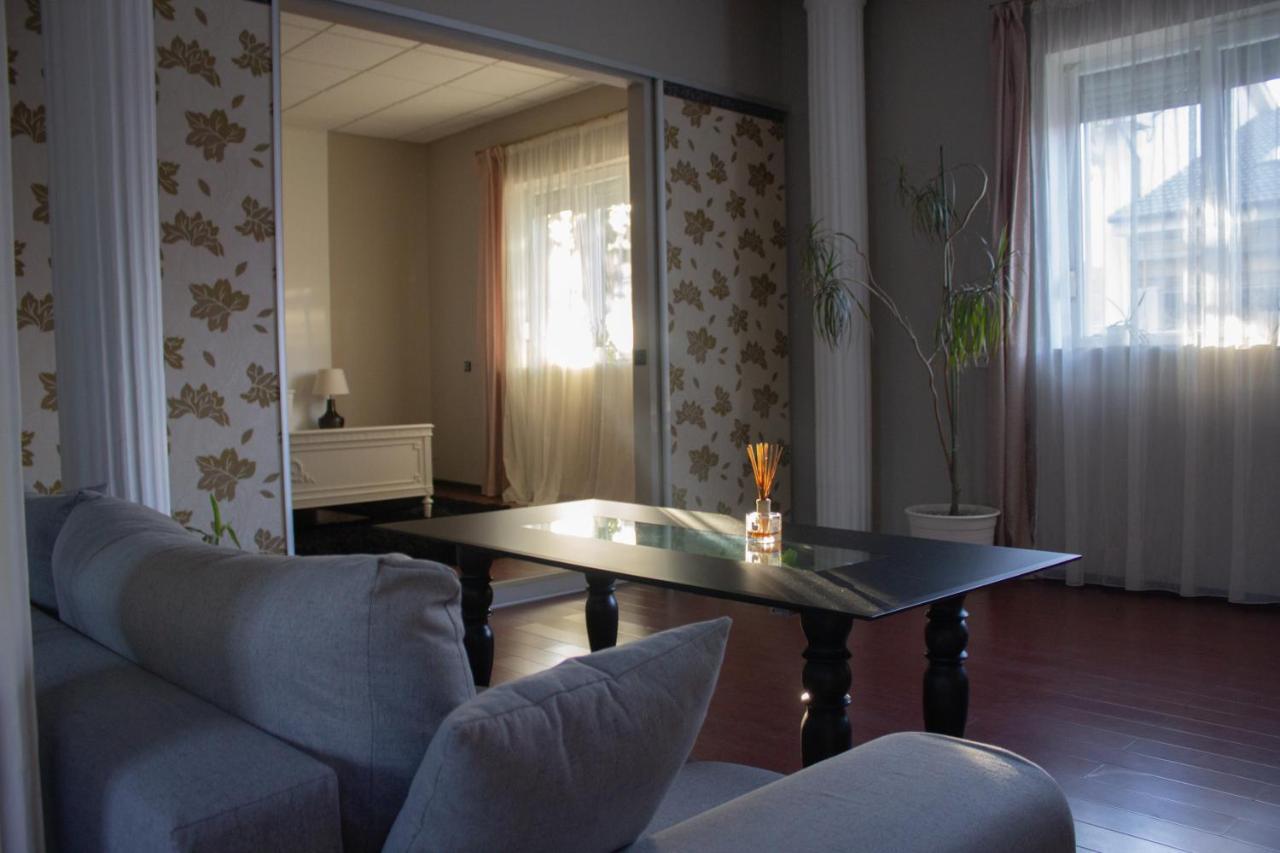 Yox Apartment 1 Oradea Exterior foto