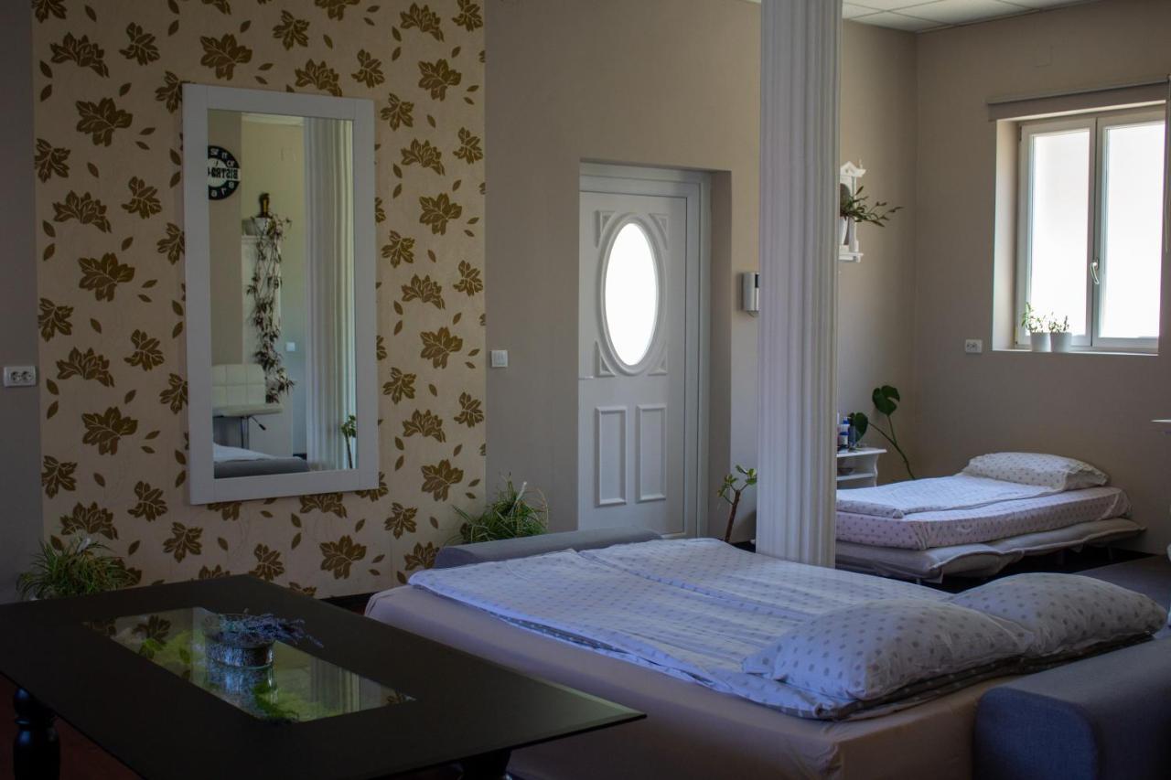 Yox Apartment 1 Oradea Exterior foto